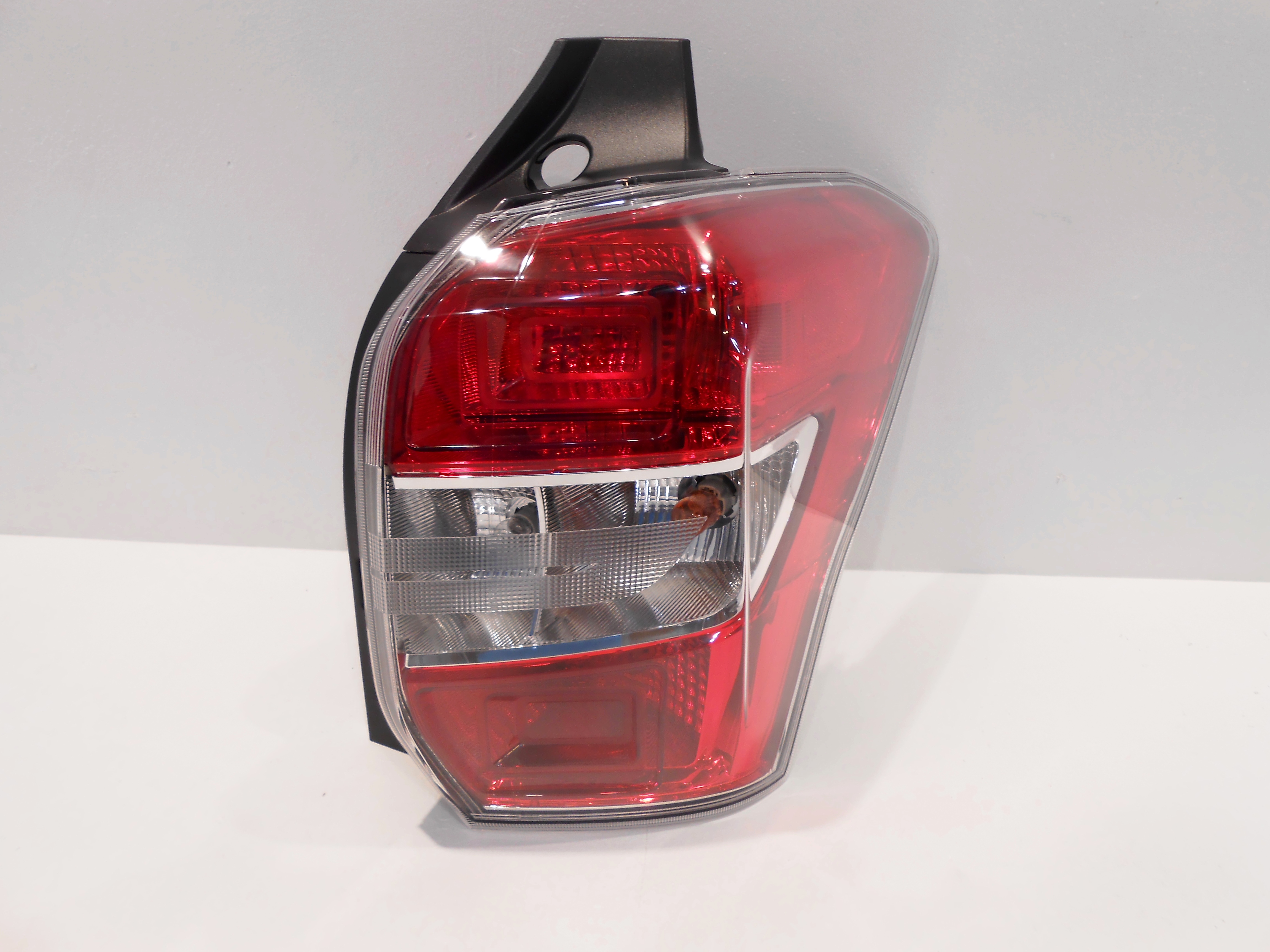 Tail Light Assembly Fits Subaru Forester SU2819105